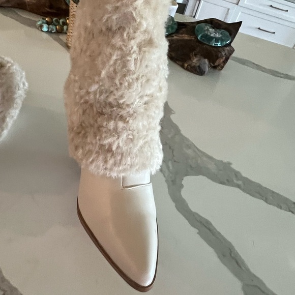 Brand new never worn faux fur foldover boot pointed toe, stacked block heel - Picture 7 of 12